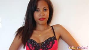 Teen Filipina Zara in sexy lingerie