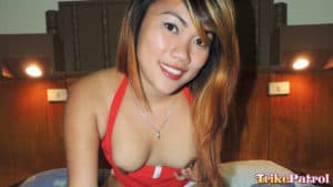 Sexy chick on bed for Filipina Fuck Video
