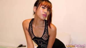 Sexy girl poses for Filipina Porn Video