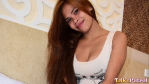 Pretty Pinay in hotel bed