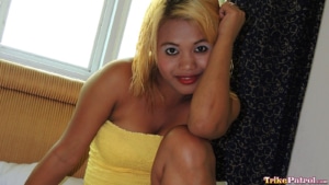 First time porn model poses ready to show her Asian thick body