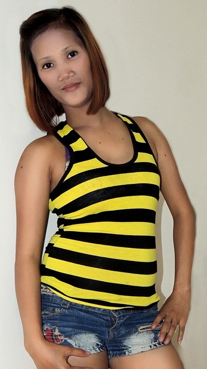 Mhine Badel looking sexy in jean shorts as she poses for photo