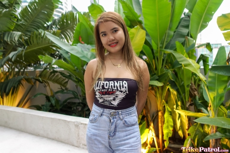 Sexy Pinay models petite body in first xxx video shoot