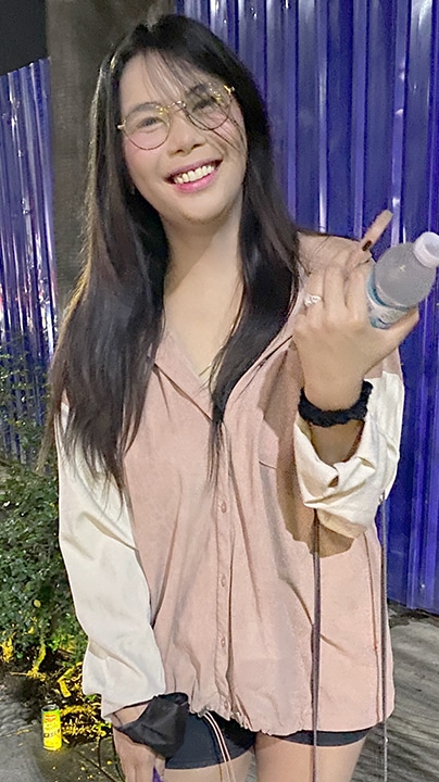 Joyful Filipina babe Kathryn Kaloka smiles and waves at camera