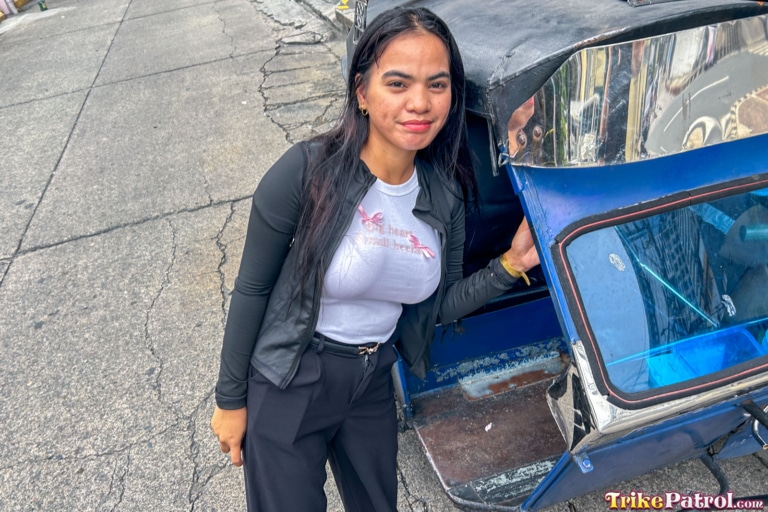 Busty Pinay boards tike in downtown Manila