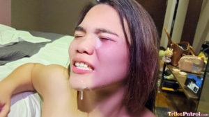 Cute Filipina gets epic cumshot facial