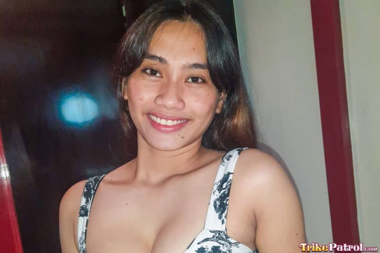 Pretty Pinay smiling during kinky hardcore fantasy
